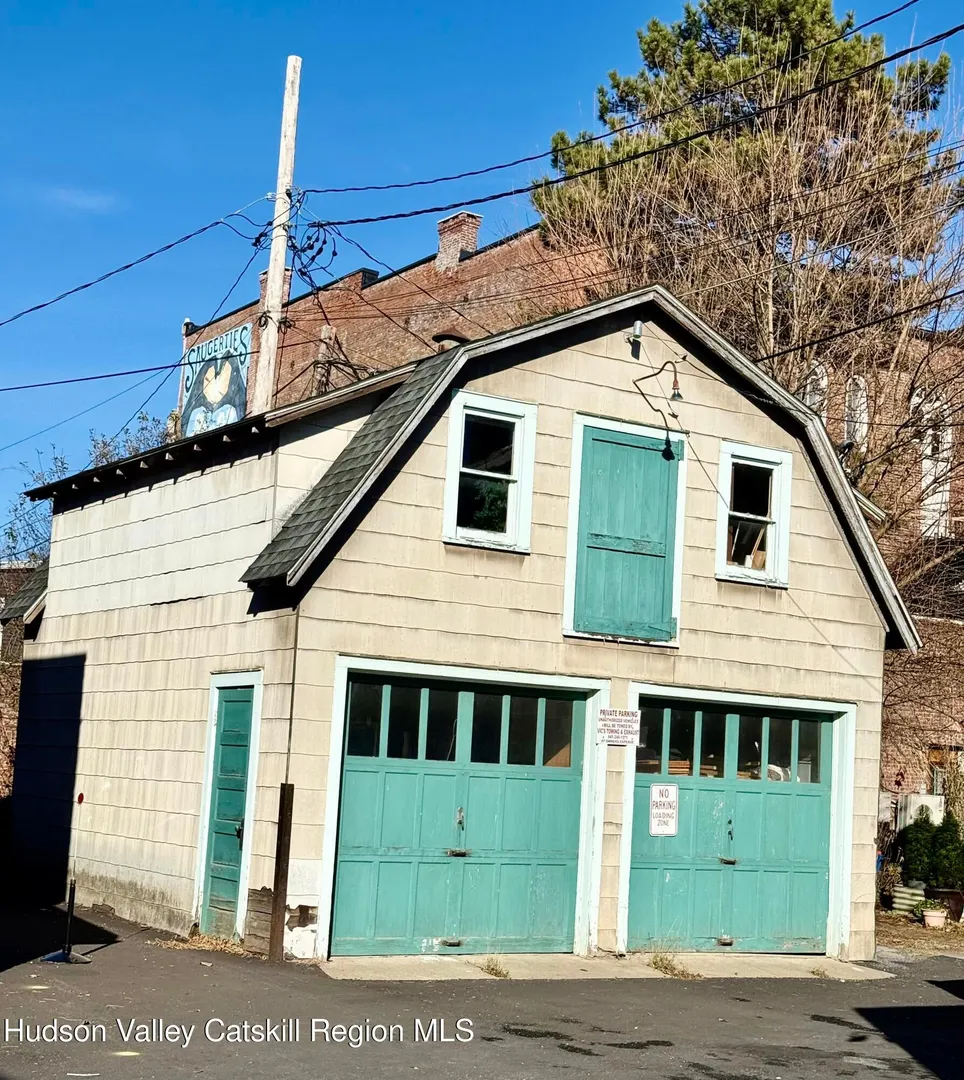 Two-story barn behind 92 Partition Street