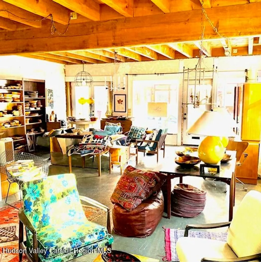 Ground-floor furniture and art showroom