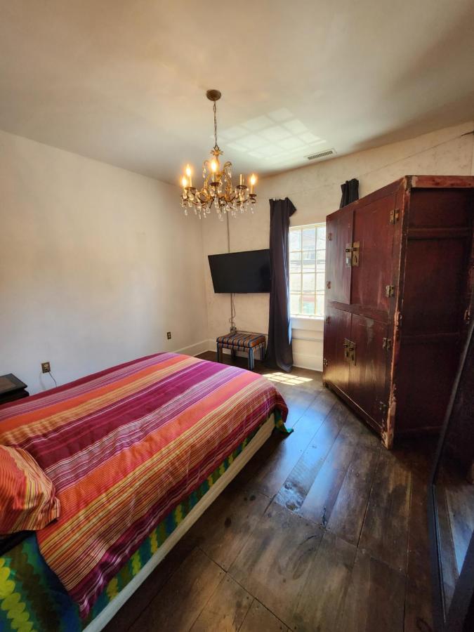 One-bedroom apartment with chandelier